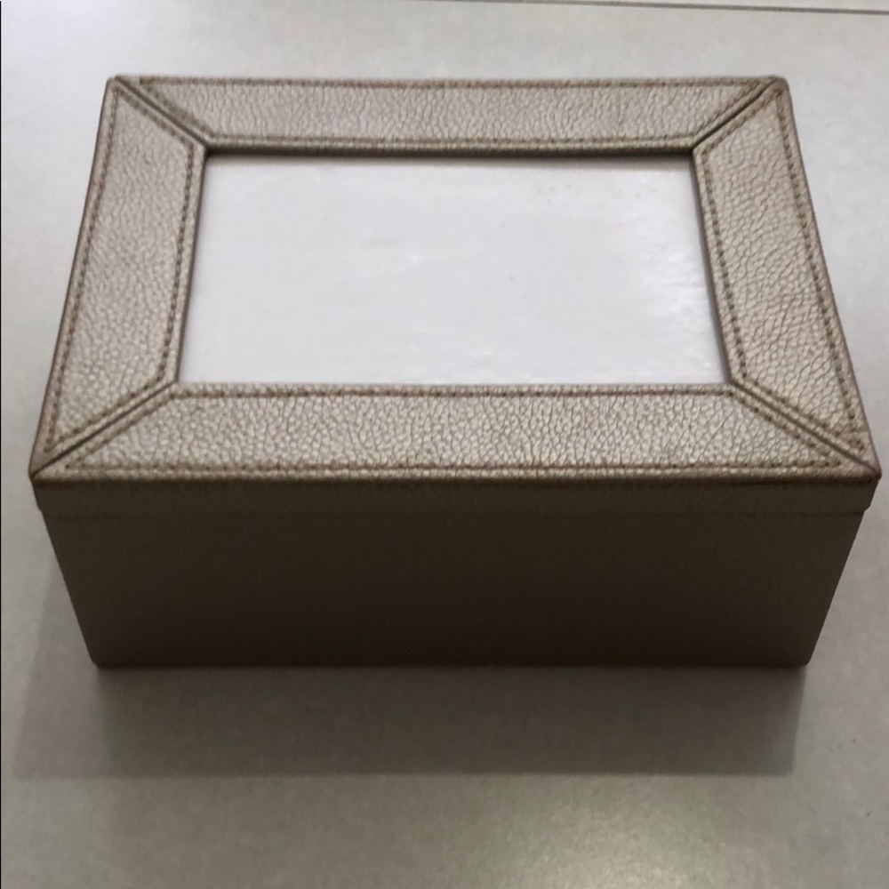 Box with picture option